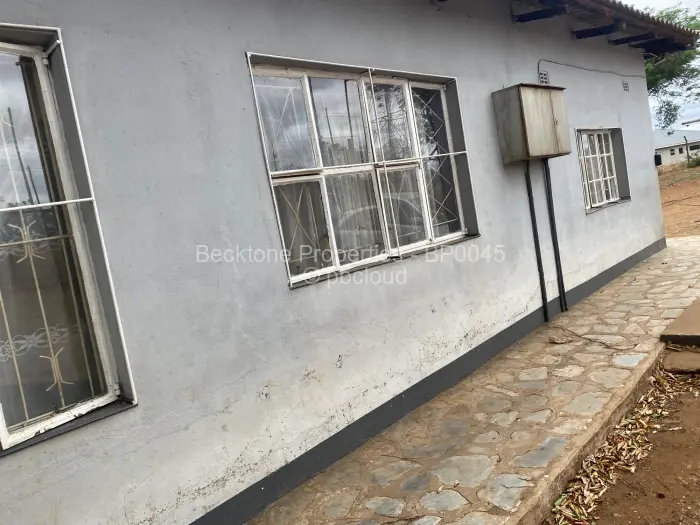 2 Bedroom House for Sale in Queensdale Byo, Bulawayo
