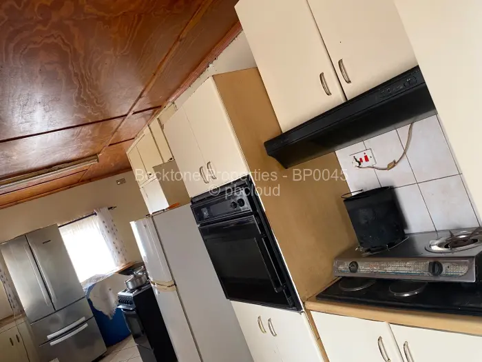 2 Bedroom House for Sale in Queensdale Byo, Bulawayo