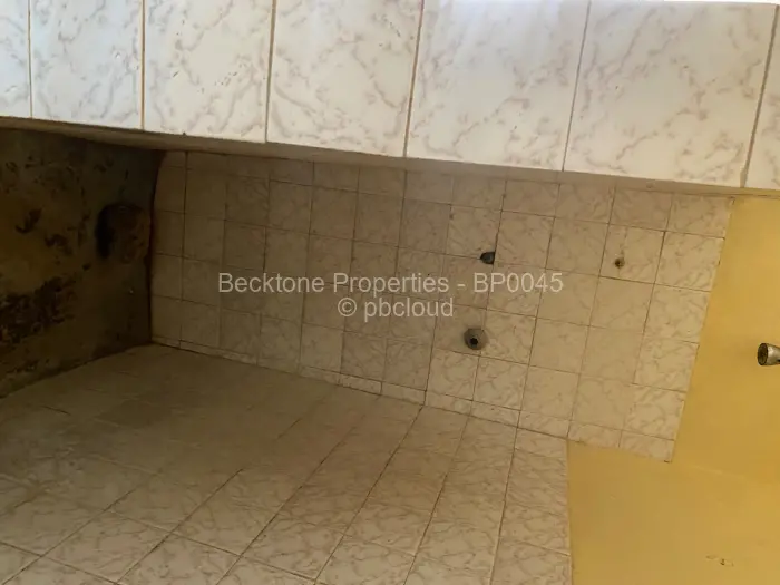 2 Bedroom House for Sale in Queensdale Byo, Bulawayo