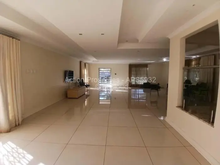 6 Bedroom House to Rent in Mount Pleasant