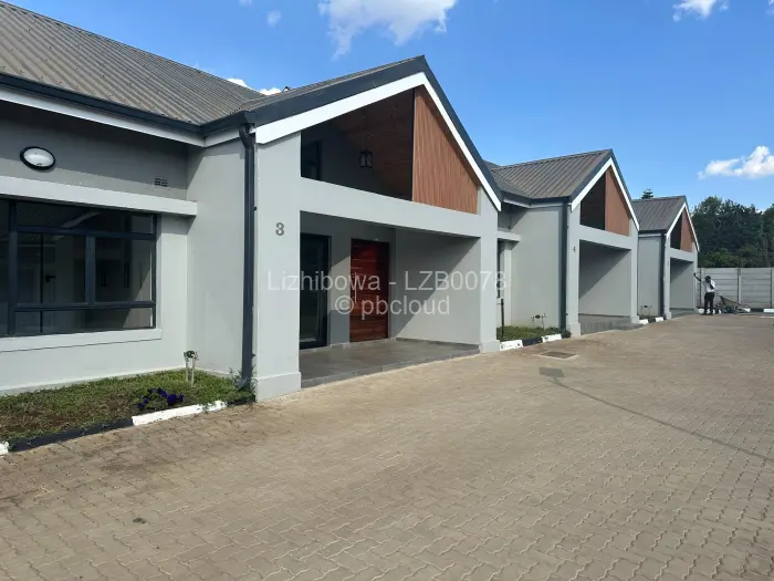 Townhouse/Complex/Cluster to Rent in Alexandra Park