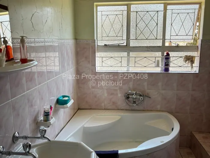 5 Bedroom House for Sale in Windsor Park, Ruwa