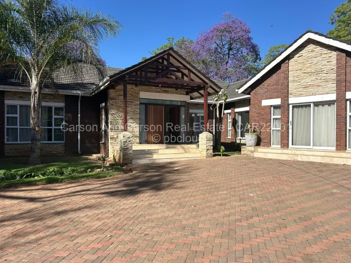 Townhouse/Complex/Cluster to Rent in Newlands, Harare