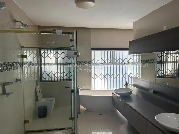 Townhouse/Complex/Cluster to Rent in Newlands, Harare