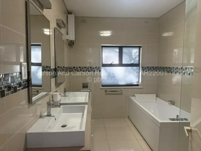 Townhouse/Complex/Cluster to Rent in Newlands, Harare