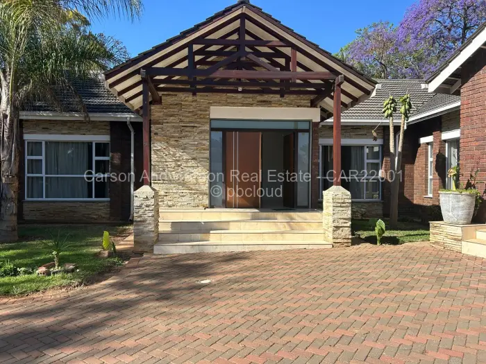 Townhouse/Complex/Cluster to Rent in Newlands, Harare