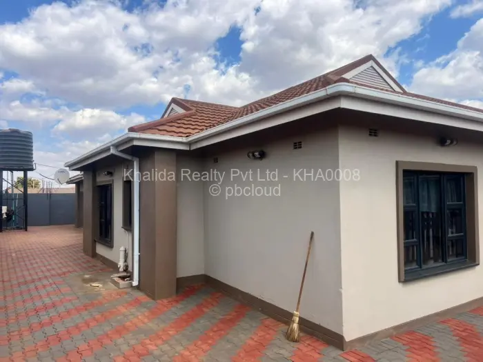 Townhouse/Complex/Cluster to Rent in Madokero Estates