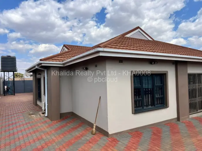 Townhouse/Complex/Cluster to Rent in Madokero Estates