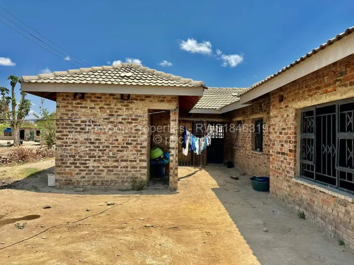 4 Bedroom House for Sale in Mainway Meadows, Harare