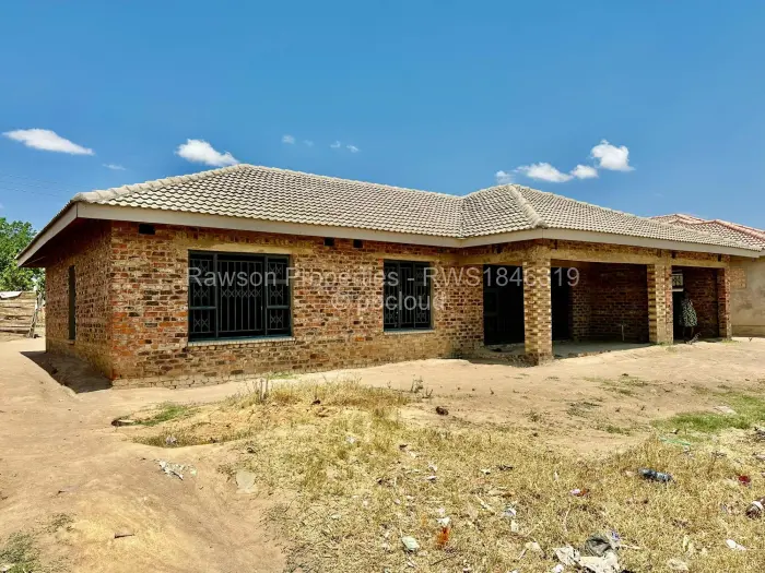 4 Bedroom House for Sale in Mainway Meadows, Harare