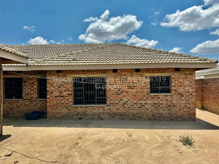 4 Bedroom House for Sale in Mainway Meadows, Harare