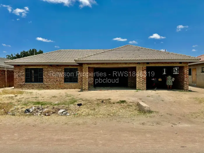 4 Bedroom House for Sale in Mainway Meadows, Harare