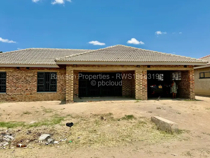 4 Bedroom House for Sale in Mainway Meadows, Harare