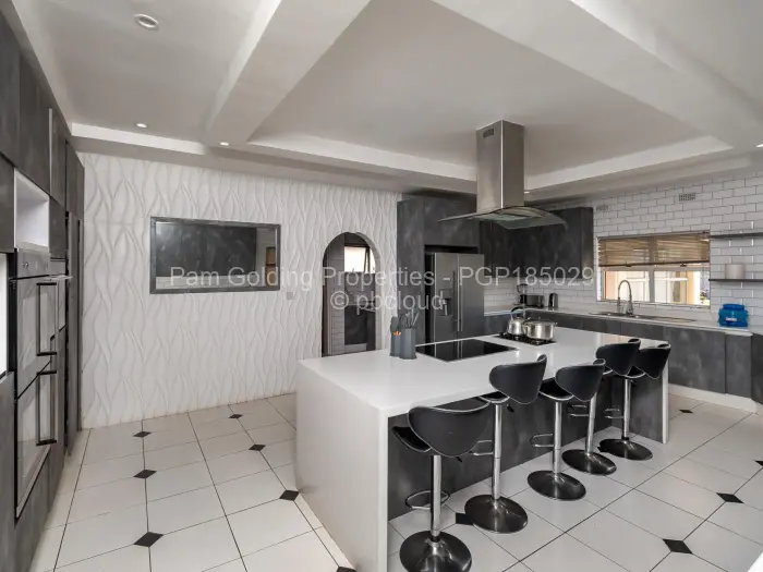 6 Bedroom House for Sale in Chadcombe, Harare