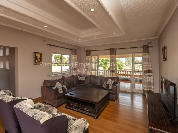 6 Bedroom House for Sale in Chadcombe, Harare