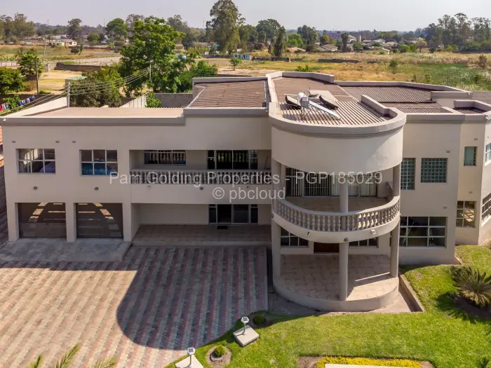 6 Bedroom House for Sale in Chadcombe, Harare