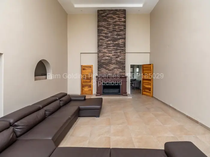 6 Bedroom House for Sale in Chadcombe, Harare