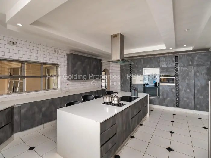 6 Bedroom House for Sale in Chadcombe, Harare