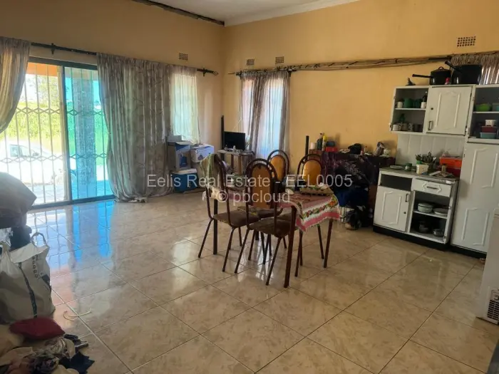 8 Bedroom House for Sale in Senga, Gweru