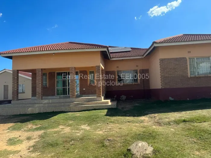 8 Bedroom House for Sale in Senga, Gweru
