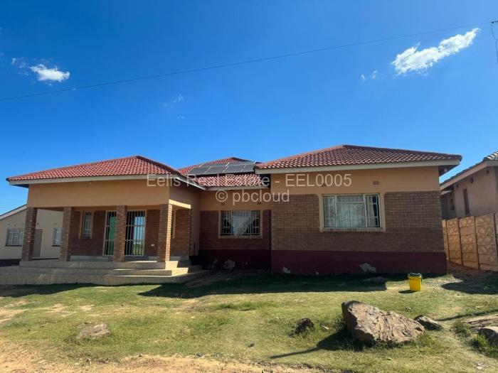 8 Bedroom House for Sale in Senga, Gweru