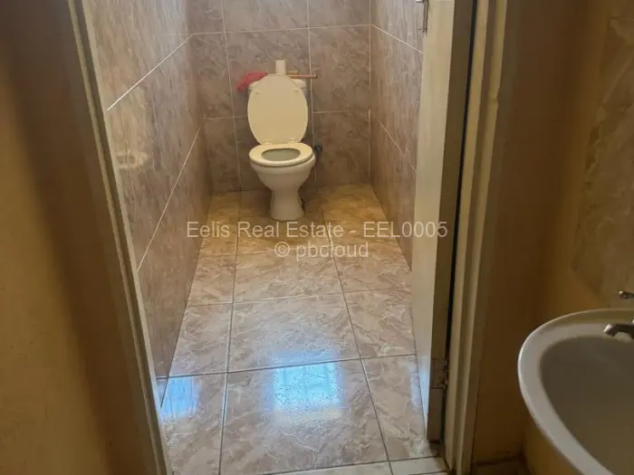 8 Bedroom House for Sale in Senga, Gweru