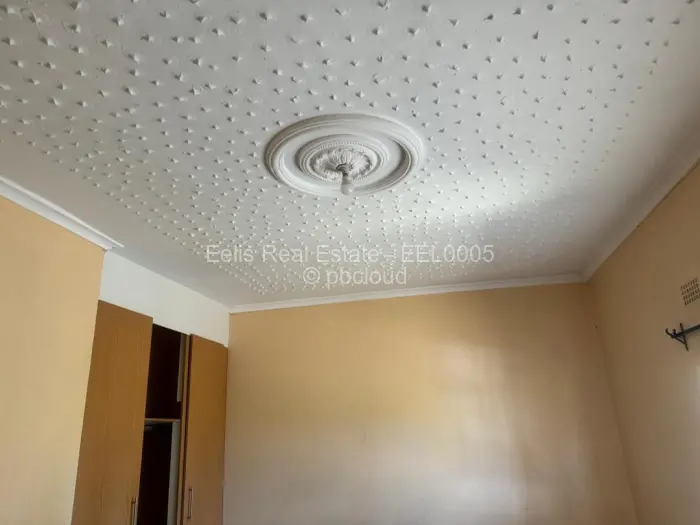 8 Bedroom House for Sale in Senga, Gweru