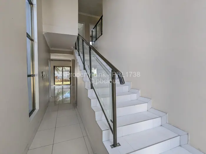 Townhouse/Complex/Cluster to Rent in Newlands