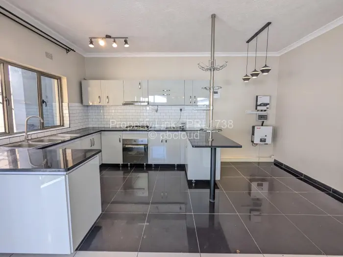Townhouse/Complex/Cluster to Rent in Newlands