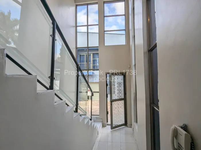 Townhouse/Complex/Cluster to Rent in Newlands