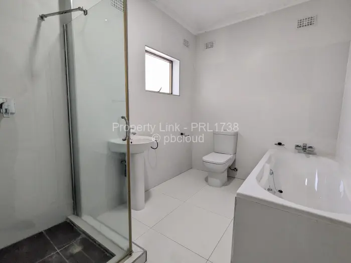 Townhouse/Complex/Cluster to Rent in Newlands