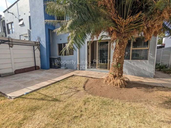 Townhouse/Complex/Cluster to Rent in Newlands
