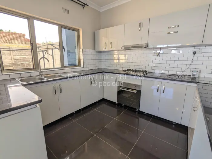 Townhouse/Complex/Cluster to Rent in Newlands