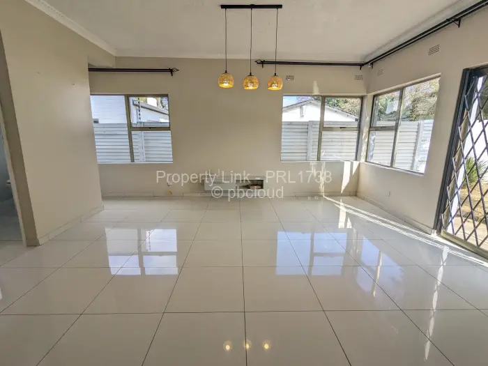 Townhouse/Complex/Cluster to Rent in Newlands