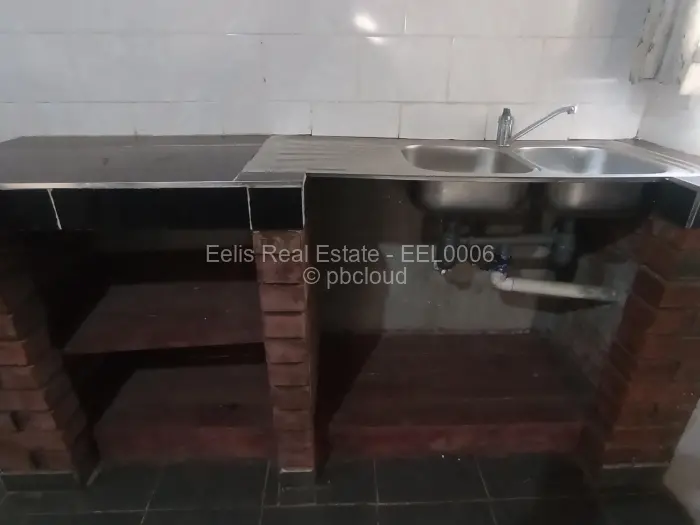 8 Bedroom House for Sale in Senga, Gweru