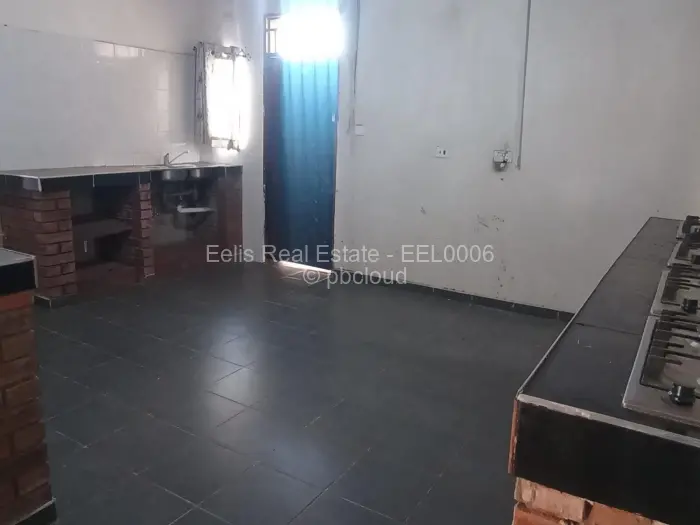 8 Bedroom House for Sale in Senga, Gweru