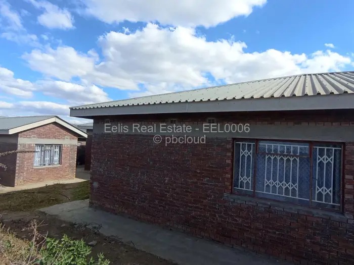 8 Bedroom House for Sale in Senga, Gweru