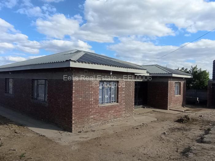8 Bedroom House for Sale in Senga, Gweru