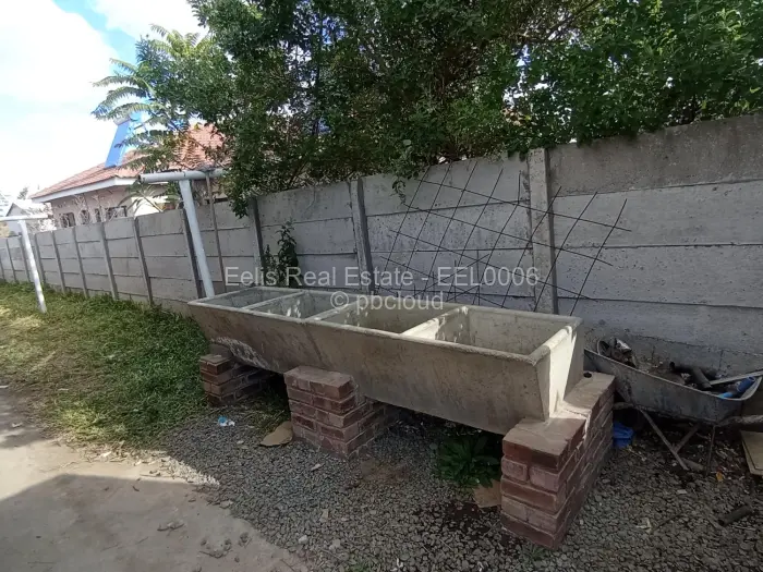 8 Bedroom House for Sale in Senga, Gweru