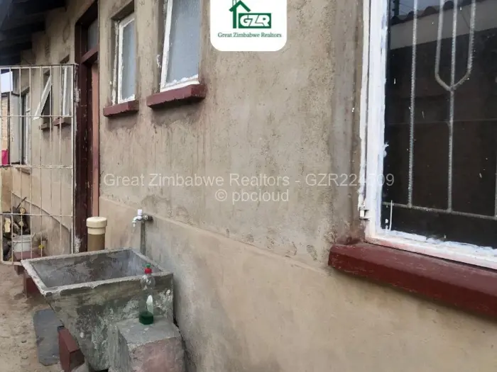 6 Bedroom House for Sale in Masvingo, Masvingo