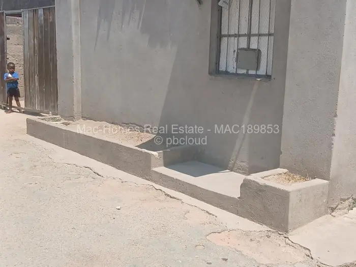4 Bedroom House for Sale in Chitungwiza, Chitungwiza