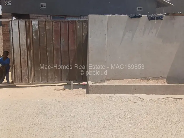 4 Bedroom House for Sale in Chitungwiza, Chitungwiza