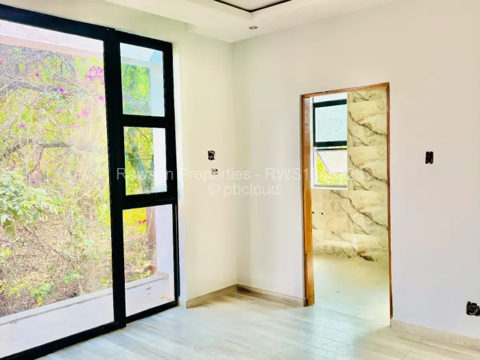 Townhouse/Complex/Cluster for Sale in Highlands, Harare