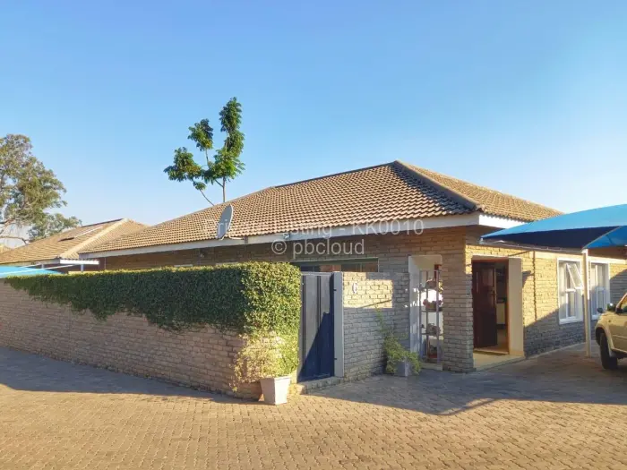 Townhouse/Complex/Cluster for Sale in Newlands, Harare