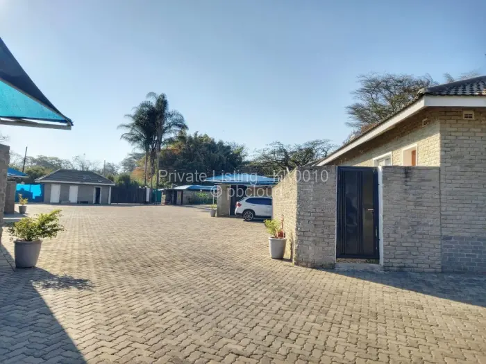 Townhouse/Complex/Cluster for Sale in Newlands, Harare