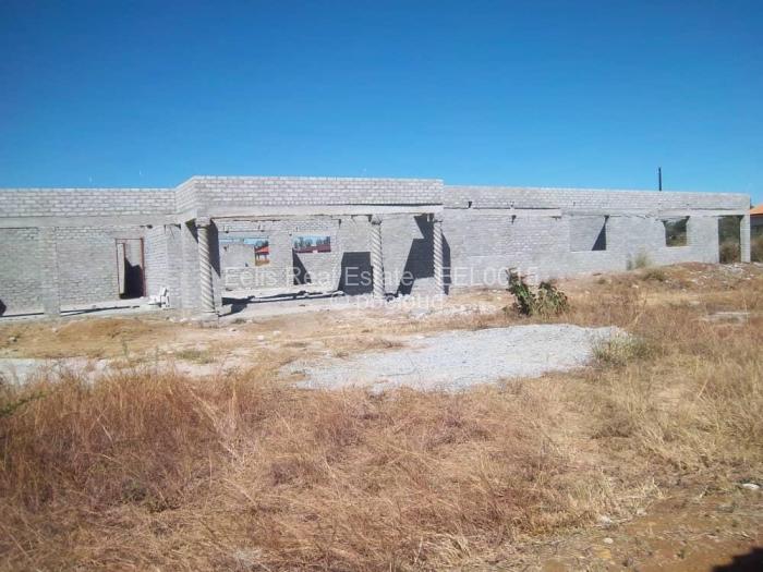 5 Bedroom House for Sale in Mtausi Park, Gweru