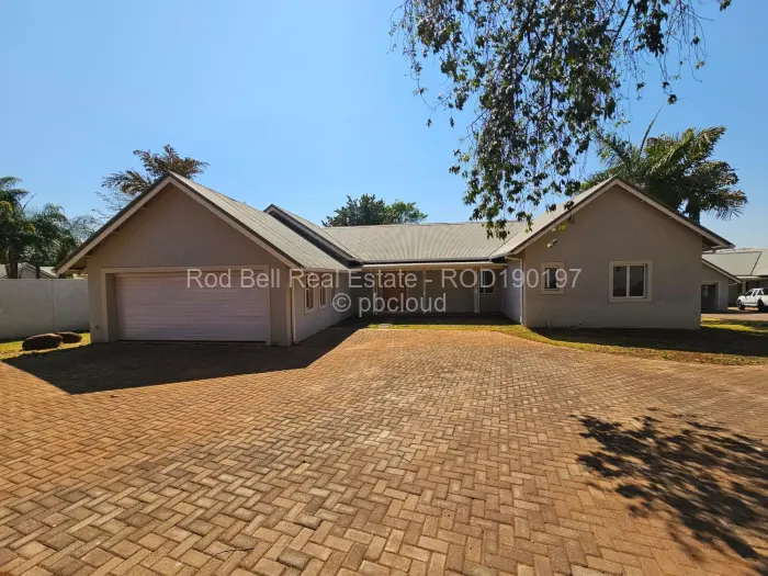 Townhouse/Complex/Cluster for Sale in Helensvale, Harare