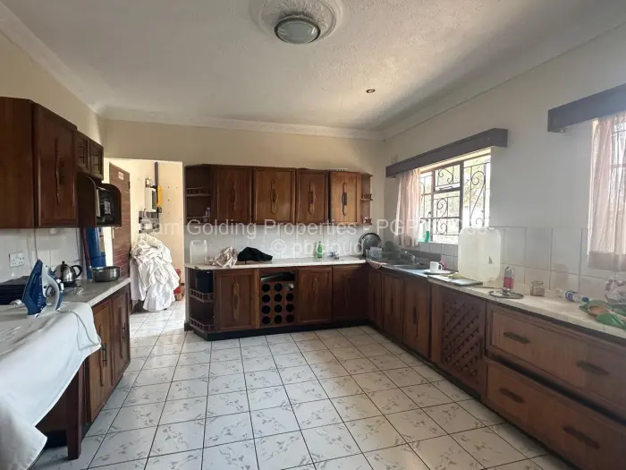 8 Bedroom House for Sale in Selbourne Park, Bulawayo
