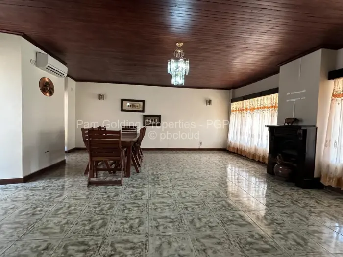 8 Bedroom House for Sale in Selbourne Park, Bulawayo