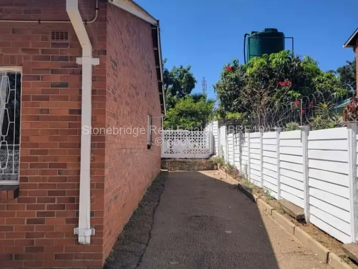 3 Bedroom House for Sale in Paddonhurst, Bulawayo